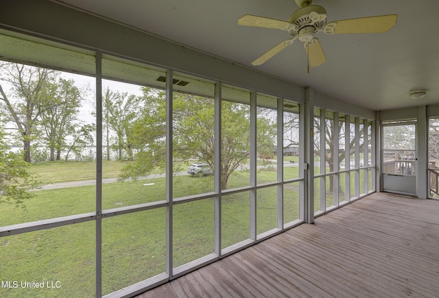 121 Belle Island Dr, Vicksburg, MS 39183 - unfurnished sunroom featuring ceiling fan