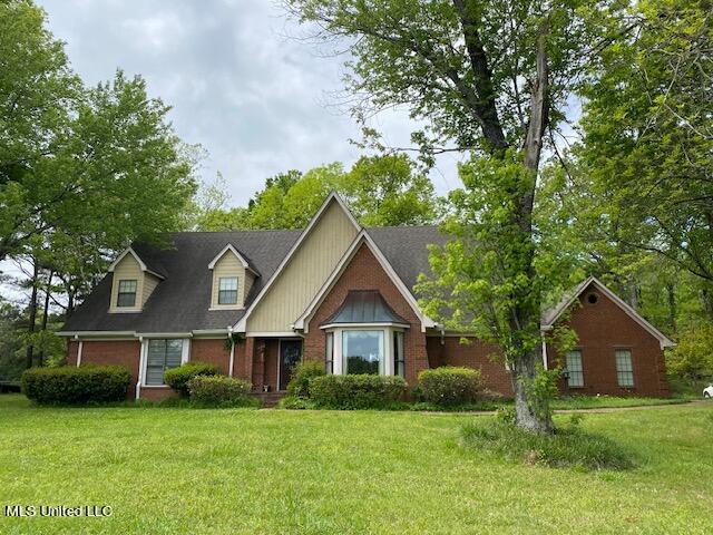 7235 Davidson Rd, Olive Branch, MS 38654 - view of front of home featuring brick siding and a front yard
