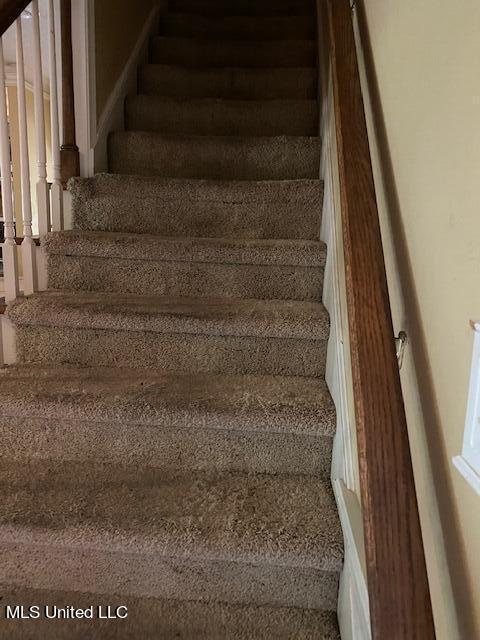 7235 Davidson Rd, Olive Branch, MS 38654 - view of stairs