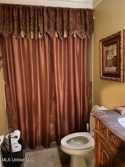 7235 Davidson Rd, Olive Branch, MS 38654 - full bathroom featuring vanity and crown molding
