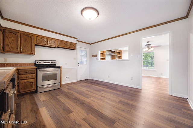2185 Plum Point Rd, Southaven, MS 38672 - kitchen featuring stainless steel electric range oven, dark wood-style flooring, crown molding, baseboards, and ceiling fan