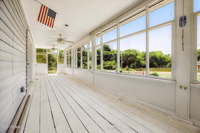 2185 Plum Point Rd, Southaven, MS 38672 - unfurnished sunroom with a ceiling fan