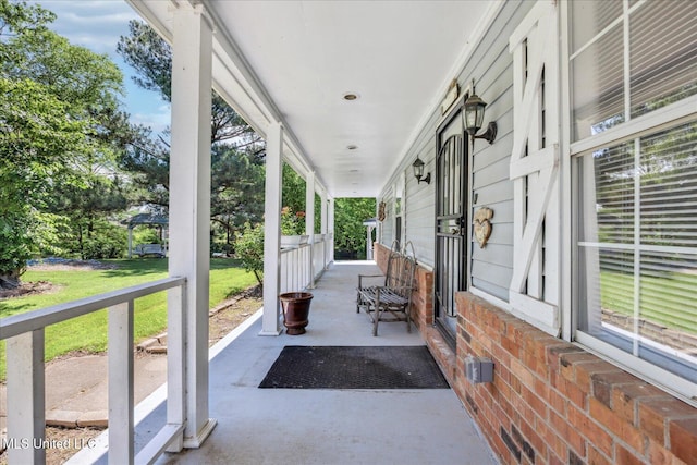 2185 Plum Point Rd, Southaven, MS 38672 - covered porch featuring a lawn
