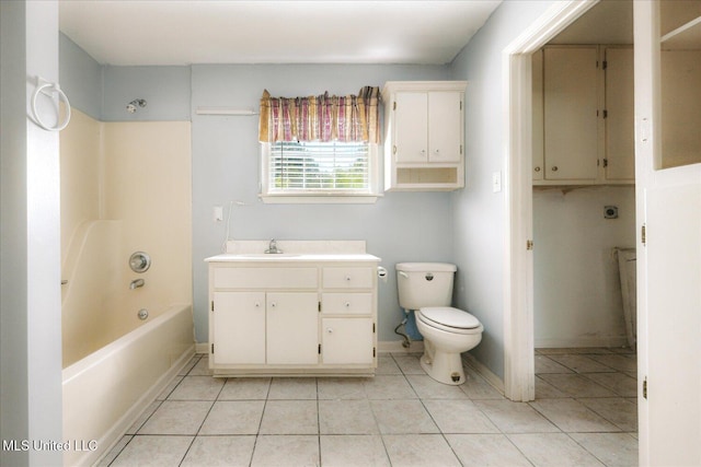 2185 Plum Point Rd, Southaven, MS 38672 - full bathroom featuring toilet, tile patterned floors, vanity, tub / shower combination, and baseboards