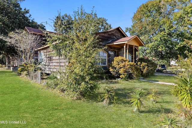 view of front of house with a front yard