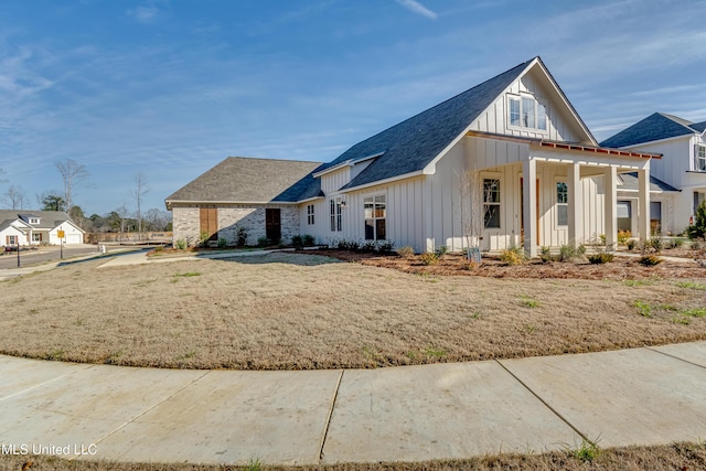 614 Cobalt Way, Brandon, MS 39042 - modern farmhouse style home featuring a front lawn