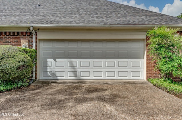 26 Woodgate Dr, Brandon, MS 39042 - garage featuring driveway