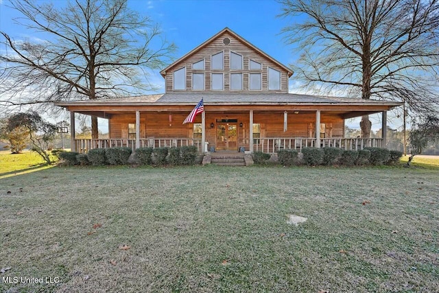 country-style home featuring a front lawn