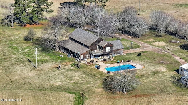 birds eye view of property featuring a rural view