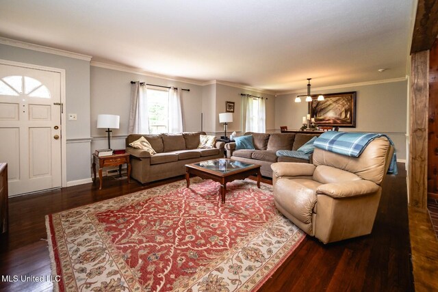 living area featuring baseboards, ornamental molding, and wood finished floors