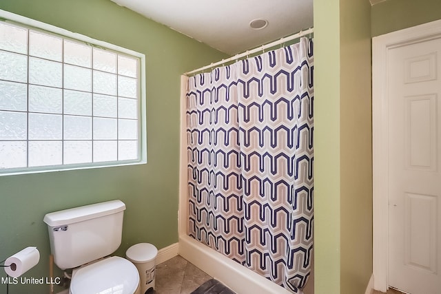 152 Sycamore Dr, Pass Christian, MS 39571 - bathroom with toilet, a shower with curtain, and baseboards