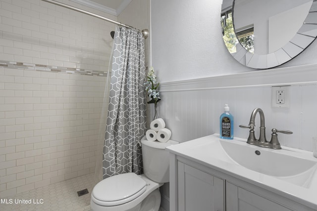 bathroom with vanity, curtained shower, and toilet