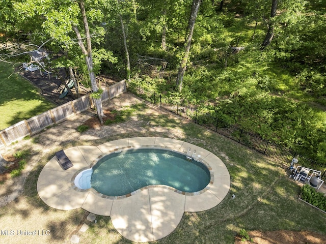 view of pool featuring fence, a swimming pool, and a yard