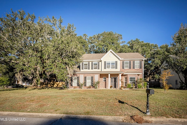 colonial house featuring a front lawn