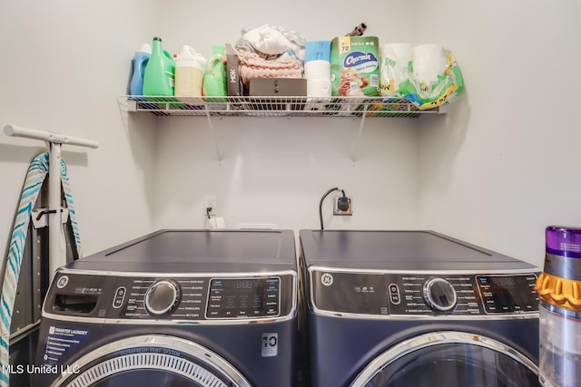 3927 Washington Ave, Gulfport, MS 39507 - washroom featuring washer and clothes dryer