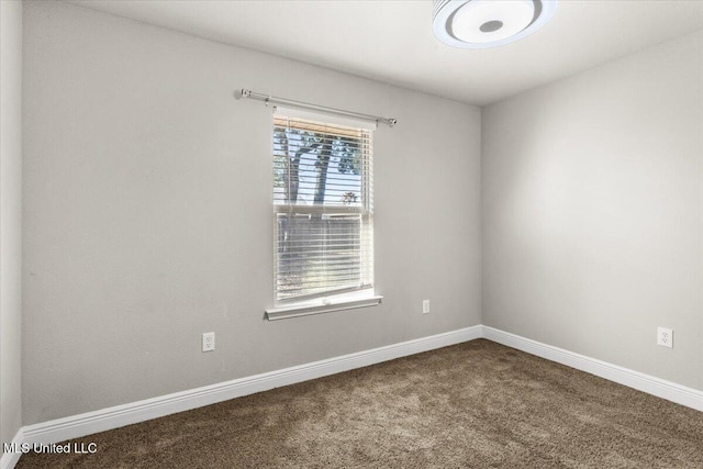 view of carpeted spare room