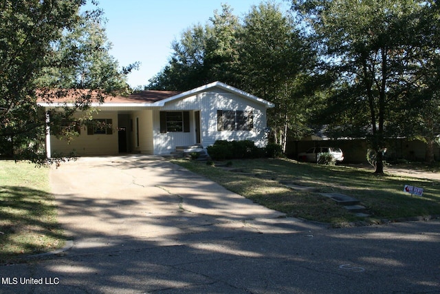 view of front of house featuring a front yard and a carport