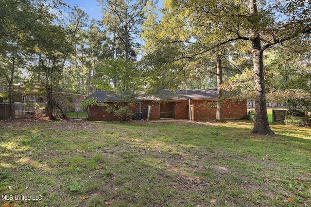 338 Lake Of Pines Dr, Jackson, MS 39206 - view of yard featuring fence