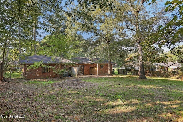 338 Lake Of Pines Dr, Jackson, MS 39206 - view of yard featuring fence