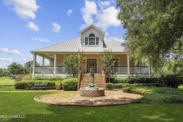 country-style home featuring covered porch and a front lawn