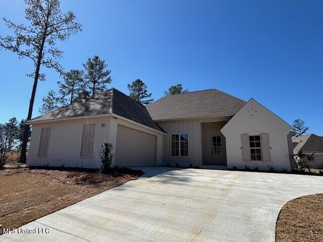 view of front of house with driveway and an attached garage