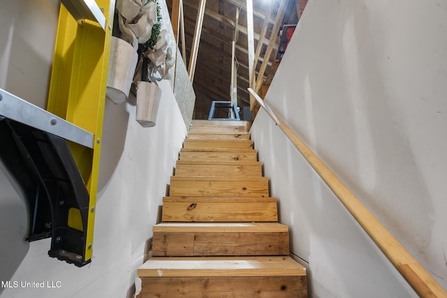 23 Callaway Ct, Hattiesburg, MS 39402 - view of stairs