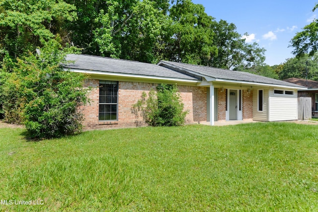 20 Yorkshire Pkwy, Gulfport, MS 39503 - ranch-style house with a front lawn and brick siding