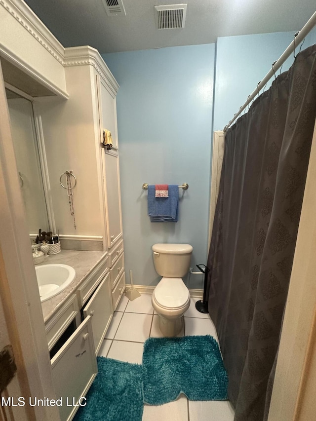713 Hawthorn Green Dr, Ridgeland, MS 39157 - full bathroom with tile patterned floors, toilet, vanity, and a shower with curtain