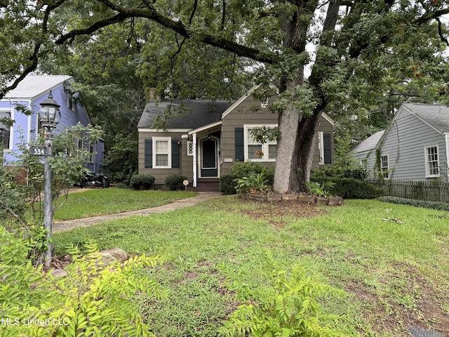 view of front of house with a front yard