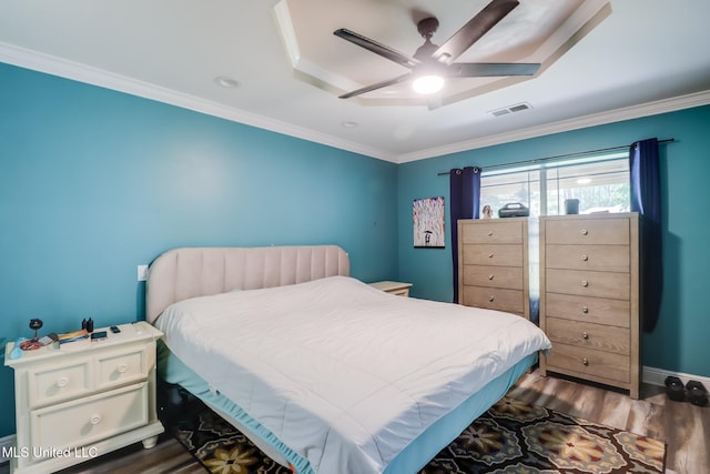 8412 Kaleki Pl, Diamondhead, MS 39525 - bedroom featuring wood finished floors, ornamental molding, ceiling fan, and baseboards
