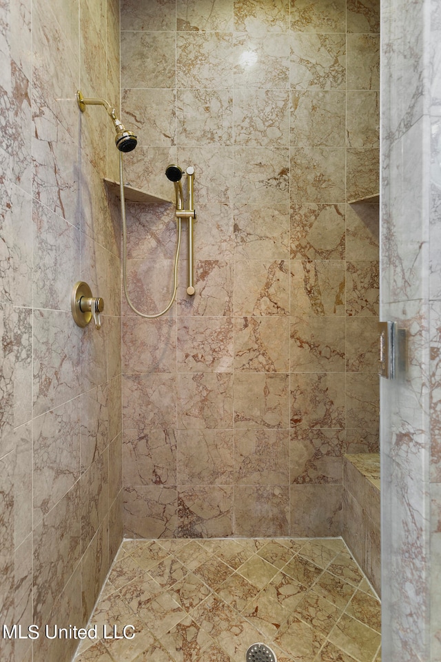 bathroom featuring a tile shower