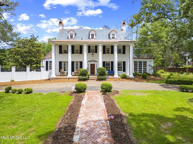 view of front facade with a porch and a front yard