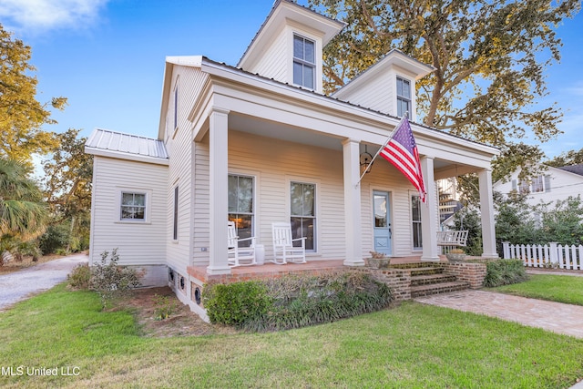 view of front of home featuring a front lawn and covered porch