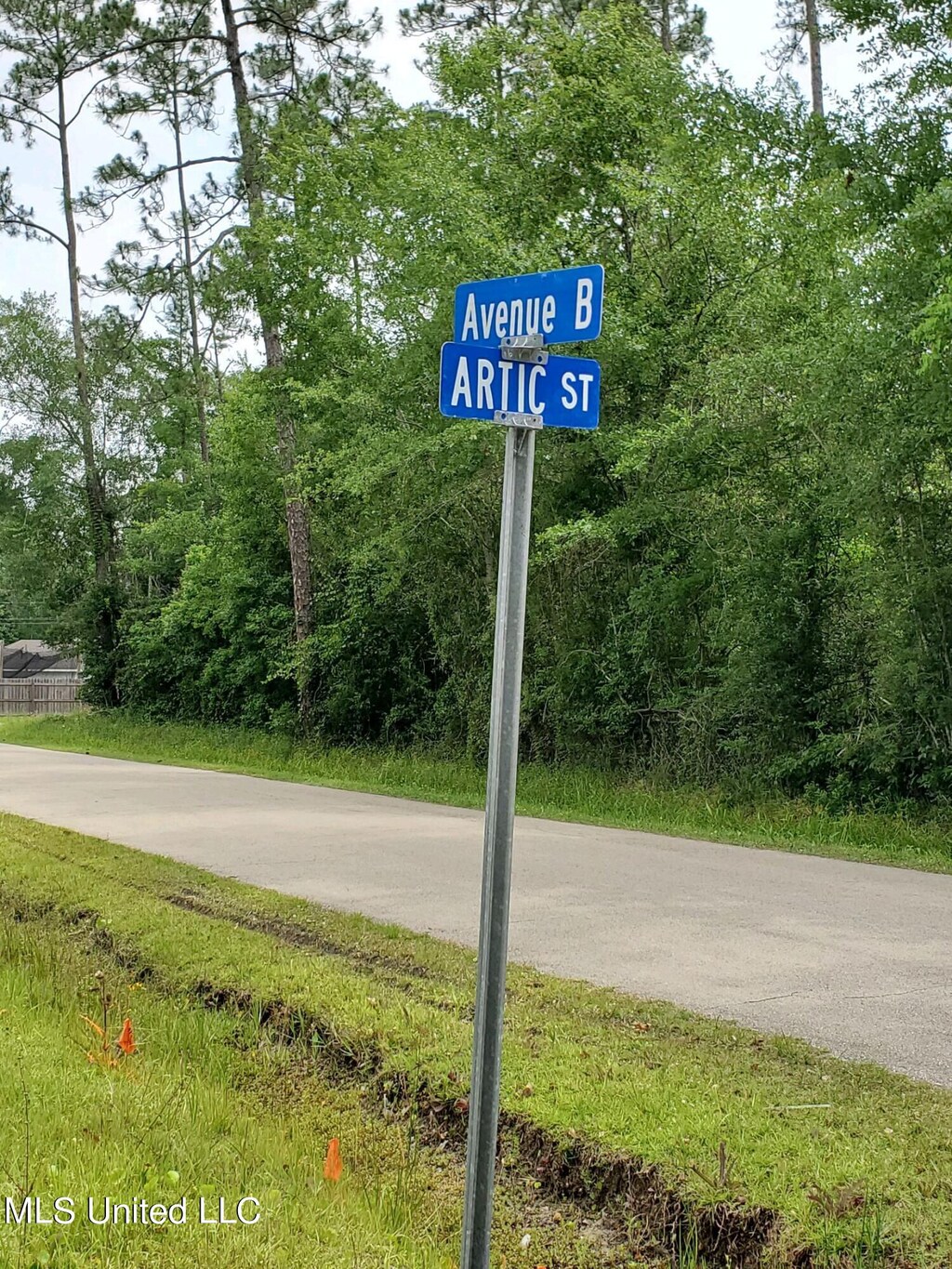 4163 Artic St, Waveland, MS 39576