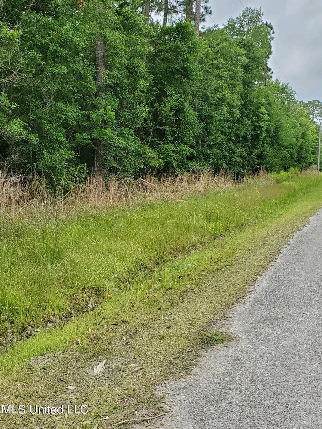 4163 Artic St, Waveland, MS 39576