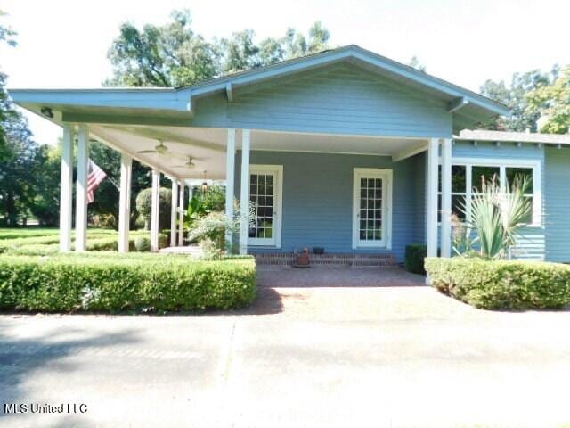125 Riverside St, Vidalia, LA 71373 - rear view of property with concrete driveway