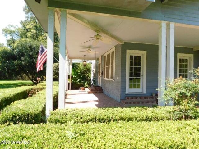 125 Riverside St, Vidalia, LA 71373 - view of patio featuring ceiling fan and covered porch