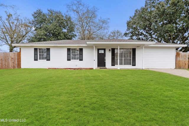 ranch-style house featuring a front lawn