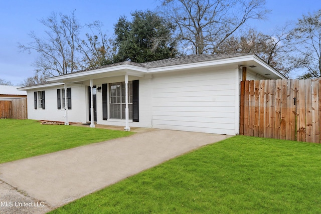 ranch-style home with a front yard