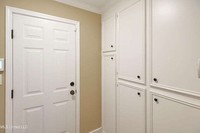 entryway featuring crown molding