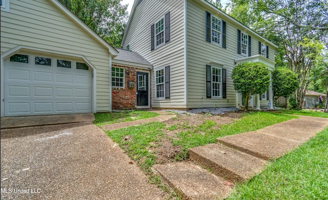 view of front of home featuring a front lawn and a garage