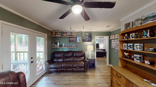 3902 S Windermere Dr, Nesbit, MS 38651 - living room featuring a ceiling fan, ornamental molding, light wood-style floors, and a textured ceiling