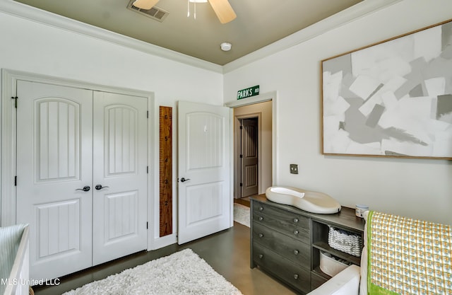 513 Willow Valley Cir, Brandon, MS 39047 - bedroom featuring crown molding, a closet, finished concrete flooring, and ceiling fan