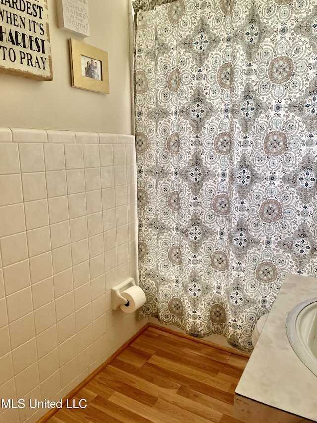 302 Mulberry Ln, Quitman, MS 39355 - full bath with wood finished floors, vanity, and curtained shower