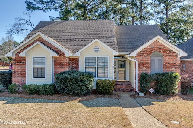 view of front of property with a front yard