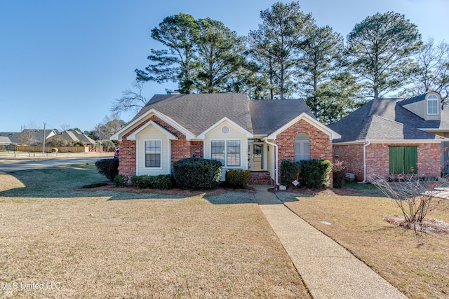 view of front of home featuring a front lawn