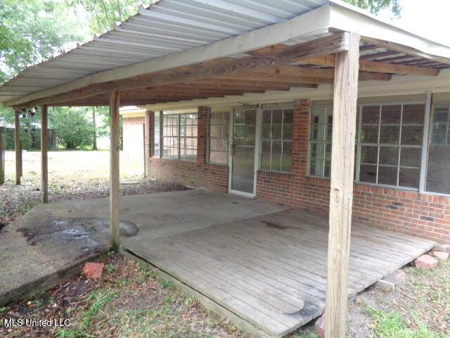 6301 Pioneer Trl, Moss Point, MS 39562 - view of deck