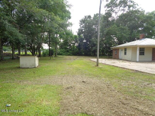 6301 Pioneer Trl, Moss Point, MS 39562 - view of green lawn
