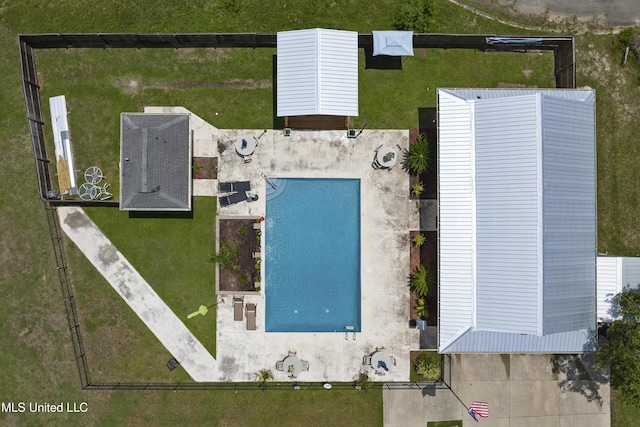 bird's eye view of a pool area