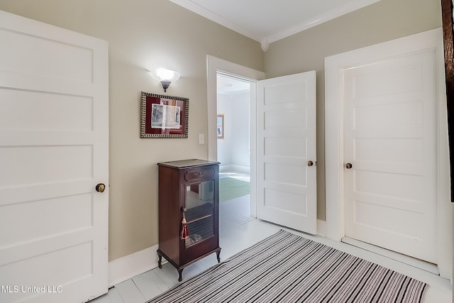 bathroom featuring ornamental molding